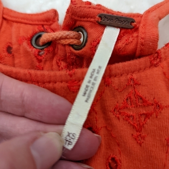𝅺free PEOPLE orange dream eyelet cut away halter tank top xs - Picture 5 of 9
